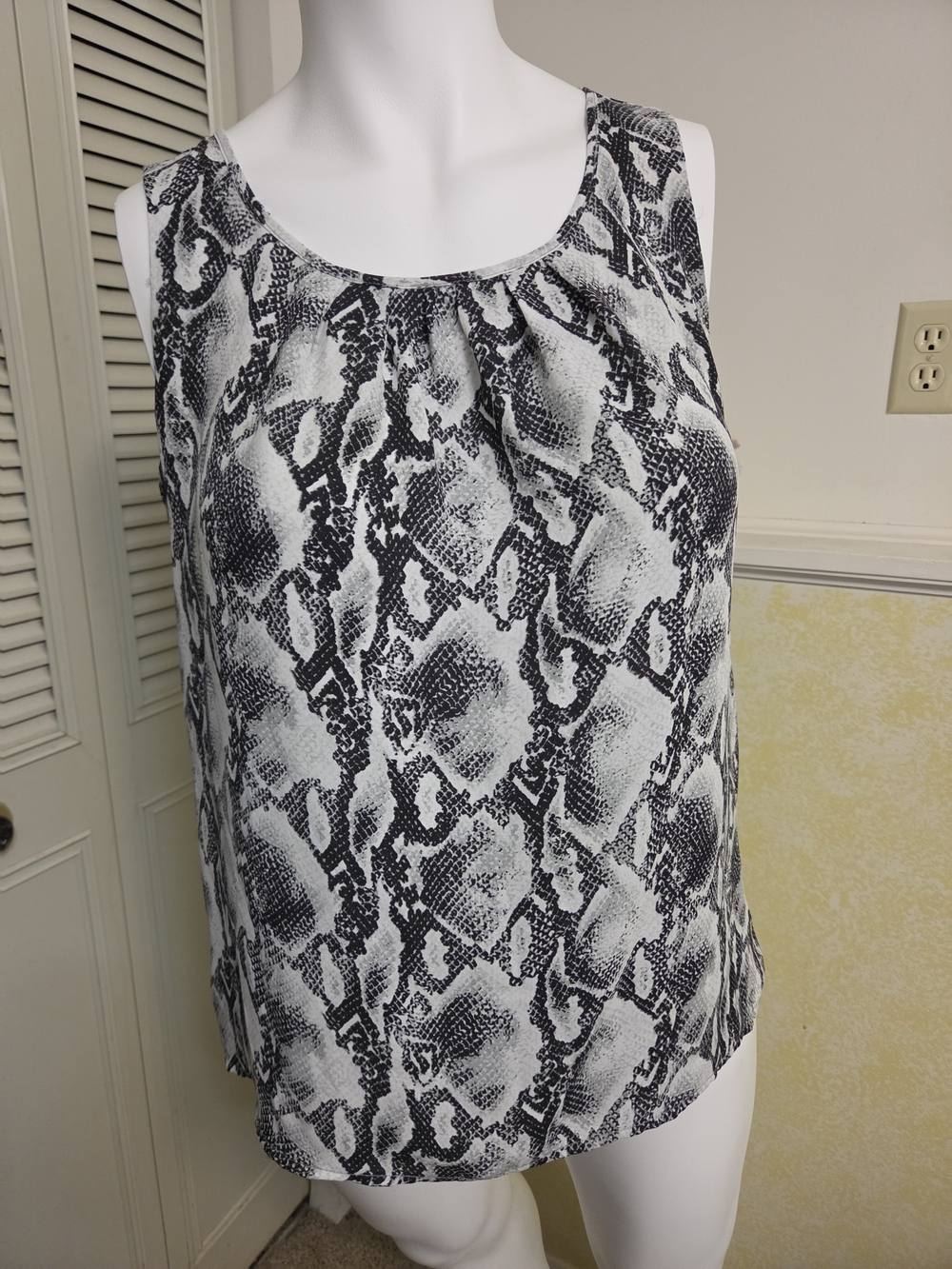 Apt. 9 Black and White Snake-Print Tank Top